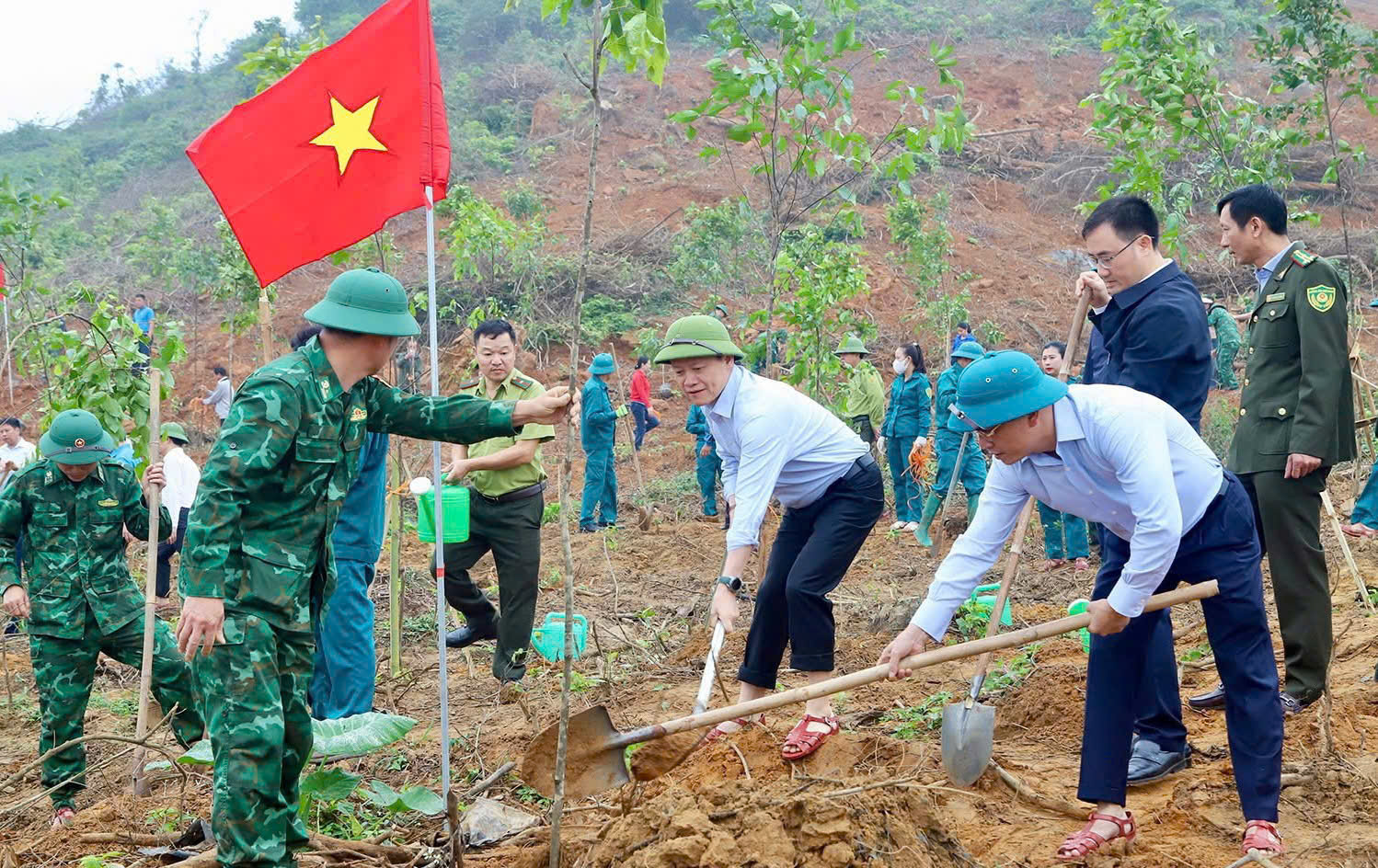 Ngành Nông nghiệp và Môi trường Hà Tĩnh hưởng ứng Tết trồng cây Xuân Bính Ngọ 2026