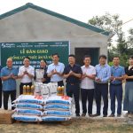 Bàn giao lợn giống ngoại, thức ăn và vật tư thuộc Dự án Khuyến nông Trung ương năm 2026