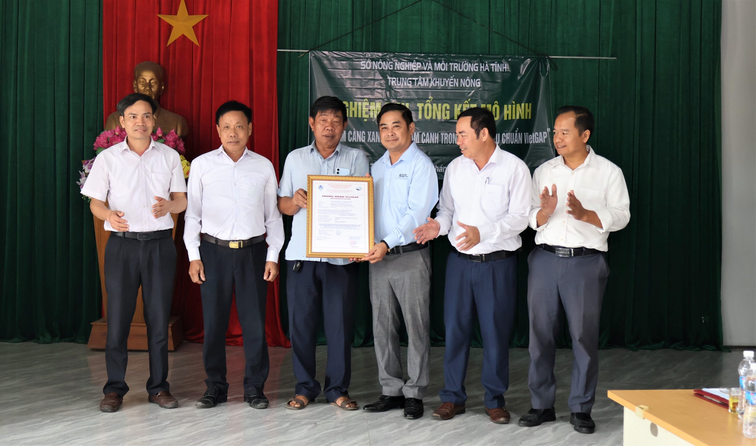Nghiệm thu, tổng kết mô hình “Nuôi tôm càng xanh bán thâm canh trong ao đạt tiêu chuẩn VietGAP”